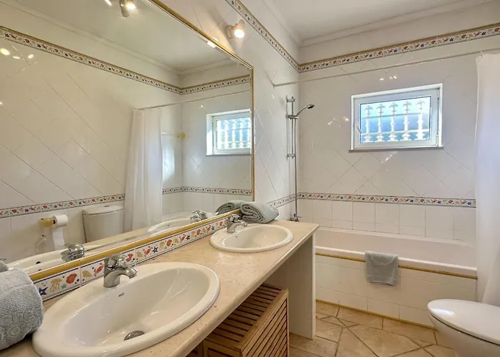 Villa Pinheiro Manso - Private Pool - 10 Guests -