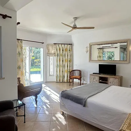 Pinheiro Manso - Private Pool - 10 Guests - *